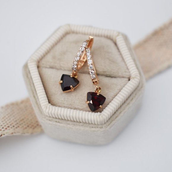 Small hoop earrings with garnet charm, classy basic earrings 14k rose gold - Picture 11 of 12